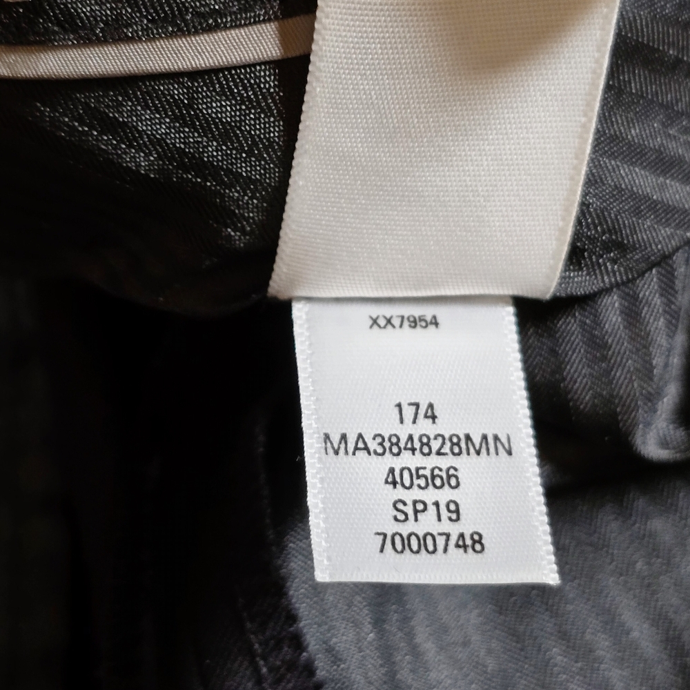 Timeless Vesace Suit with Notched Lapels - Picture 16 of 16